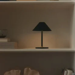 Halo Design Hygge genopladelig bordlampe, H20 cm, sort