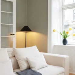 Halo Design Hygge gulvlampe, sort
