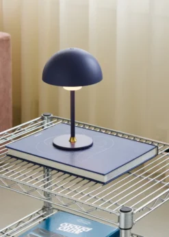 Halo Design Moon genopladelig bordlampe, blå