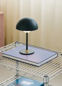 Halo Design Moon genopladelig bordlampe, grøn