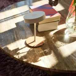 Halo Design On The Move genopladelig bordlampe, hvid