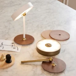 Halo Design On The Move genopladelig bordlampe, hvid