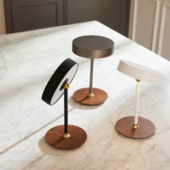 Halo Design On The Move genopladelig bordlampe, sort