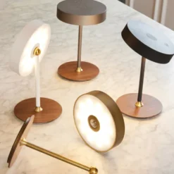 Halo Design On The Move genopladelig bordlampe, sort