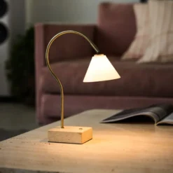 Halo Design Question genopladelig bordlampe, messing