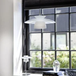 Halo Design Scandinavian bordlampe