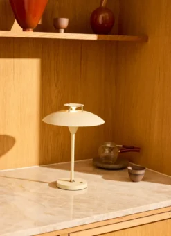 Halo Design Stepp 1-2-3 genopladelig bordlampe, beige