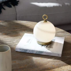 Halo Design Stockholm genopladelig bordlampe, grå