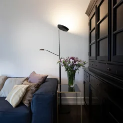 Halo Design Vegas Uplight gulvlampe, sort