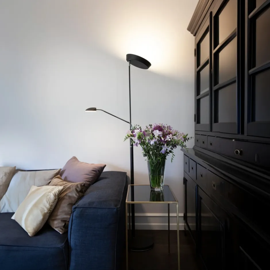 Halo Design Vegas Uplight gulvlampe, sort