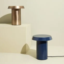 Hübsch Keen bordlampe, bruneret messing