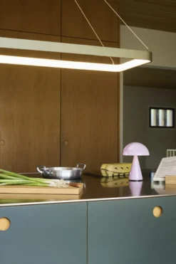 Hübsch Mush genopladelig bordlampe, lyserød