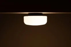 Ifö Electric Solenne loft-/væglampe, sort, Ø36 cm