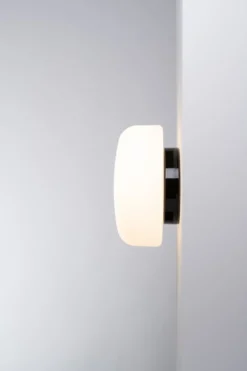 Ifö Electric Solenne loft-/væglampe, sort, Ø36 cm