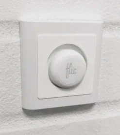 Indsats til smart button med LK Fuga Soft design ramme, koksgrå