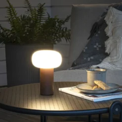 Konstsmide Antibes genopladelig bordlampe, rust