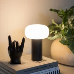 Konstsmide Antibes genopladelig bordlampe, sort