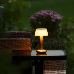 Konstsmide Grasse genopladelig bordlampe