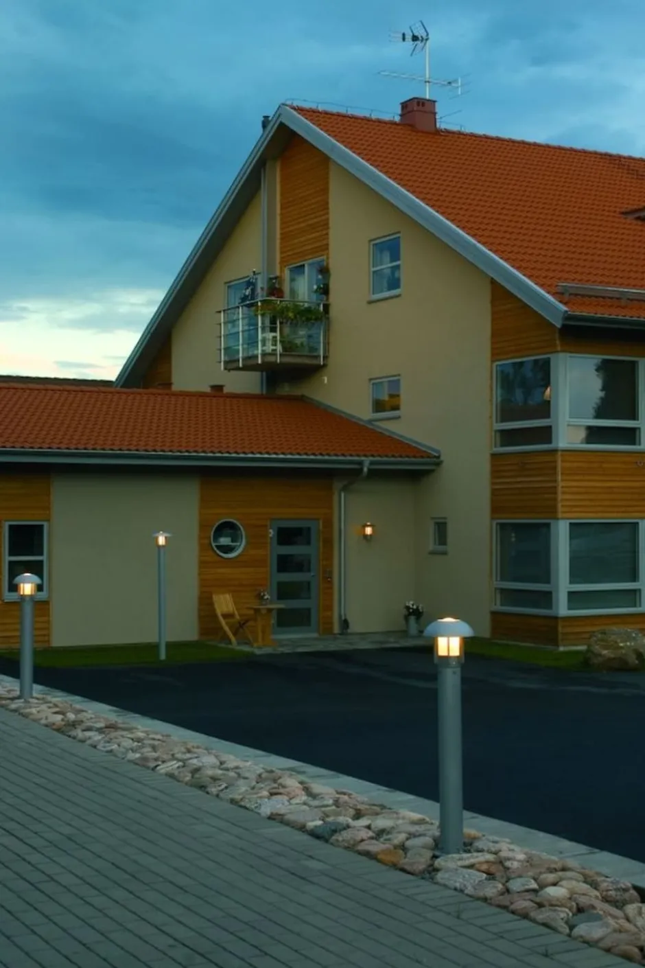 Konstsmide Heimdal udendørs væglampe, sort