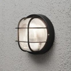 Konstsmide Mantova udendørs skotlampe, sort