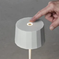 Konstsmide Positano genopladelig udendørs bordlampe, hvid
