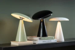 Leitmotiv Phoebe genopladelig bordlampe, grøn