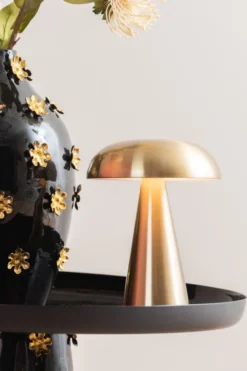 Leitmotiv Rachel genopladelig bordlampe, messing