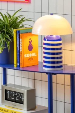 Leitmotiv Rayado Retro bordlampe, stribet blå