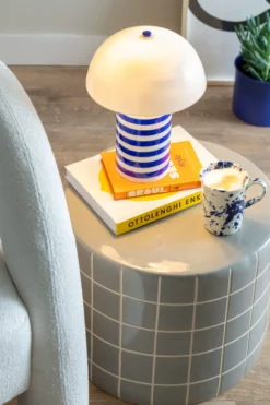 Leitmotiv Rayado Retro bordlampe, stribet blå