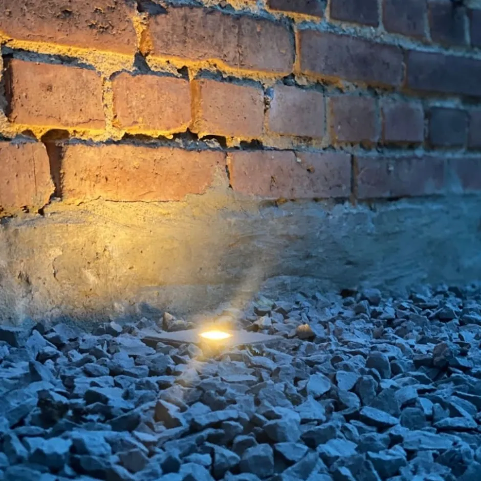 Light By Juhl betonflise med Cosmos sort spot, 10x10x6 cm, antracit