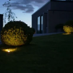 Light By Juhl betonflise med Cosmos sort spot, 10x10x6 cm, grå