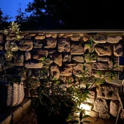 Light By Juhl pigsten med Cosmos spot, sort
