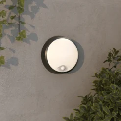 4lite Pylus Round udendørs væglampe med sensor, sort