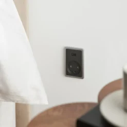 LK Fuga afdækning for stikkontakt med USB med jord, koksgrå