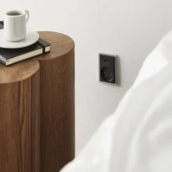 LK Fuga afdækning for stikkontakt med USB med jord, koksgrå