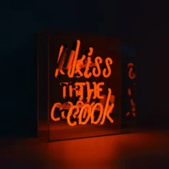 Locomocean Kiss the Cook neonskilt