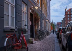 Louis Poulsen Albertslund udendørs væglampe, lang, hvid