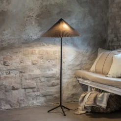 Markslöjd Plisado gulvlampe
