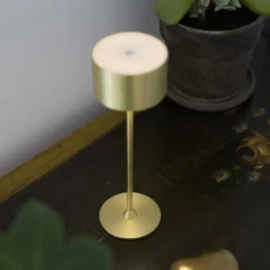 Nielsen Light Bistro genopladelig bordlampe, børstet messing