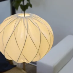 Nielsen Light Jasmin pendel, sort ledning, hvid
