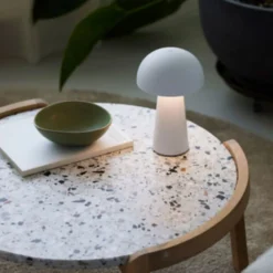 Nielsen Light Move Me genopladelig bordlampe, hvid