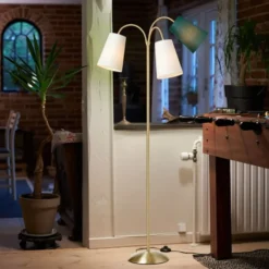 Nielsen Light Salsa gulvlampe, guld med støvgrøn, off white & flaskegrøn skærm