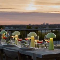 Sirius Sam genopladelig bordlampe, gul