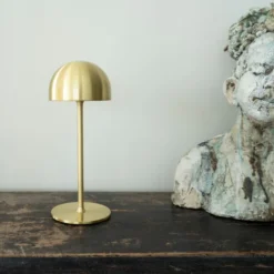Sirius Tim genopladelig bordlampe, messing, 30 cm