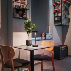 SLV Vinolina genopladelig bordlampe, sort