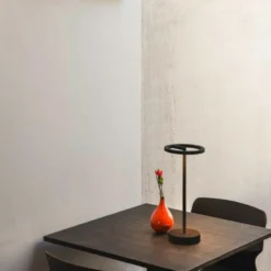 SLV Vinolina One genopladelig bordlampe, sort
