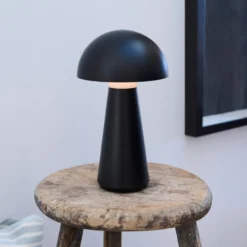 4 stk Sirius Sam genopladelig bordlampe, sort