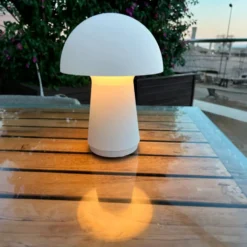 Veli Line genopladelig bordlampe, hvid